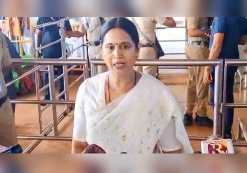 sarkarne belgaavmadhil audyogik krantila pradhanya dyave