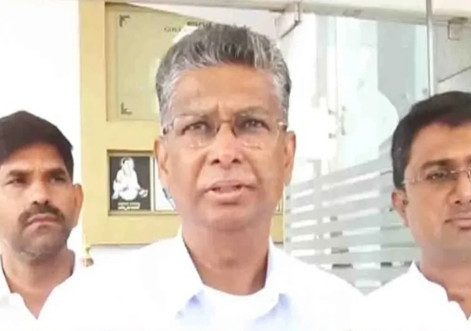 siddaramaiah ani majhyat kontehi matbhed nahit mantri - satish jarkiholi