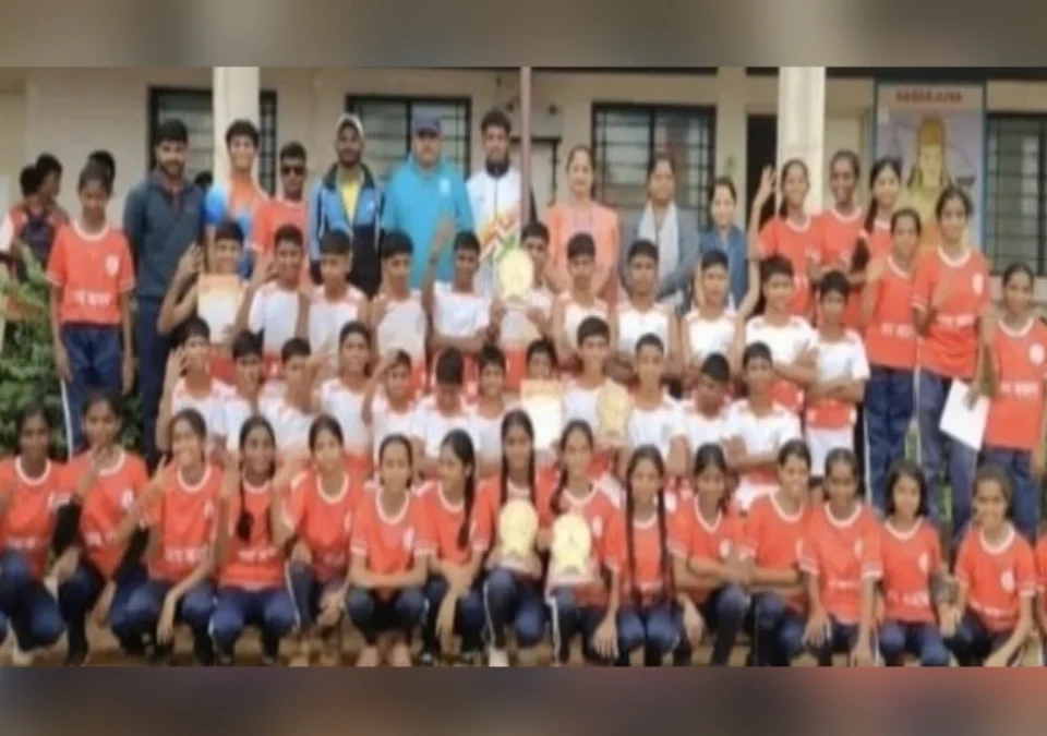 vidya bharati jilhastariya kho-kho spardhet devendra jingauda shalechi damdar kamgiri