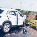 vijapurjaval bhishan car apghat ; aisah don mulancha jagich mrutyu