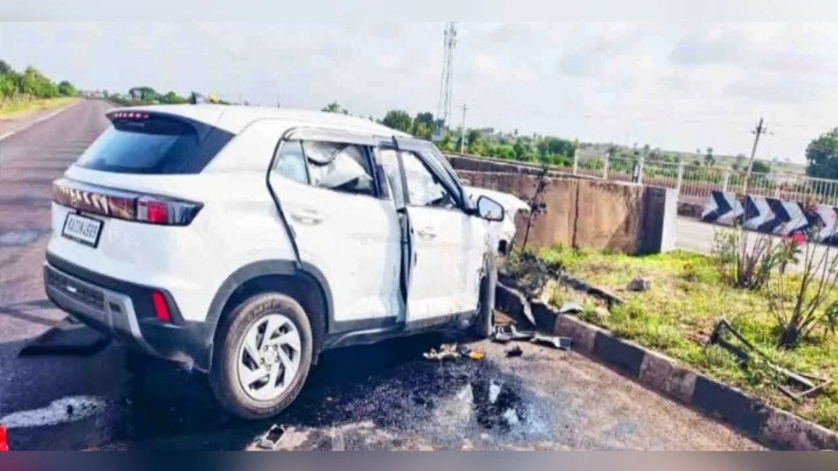 vijapurjaval bhishan car apghat ; aisah don mulancha jagich mrutyu