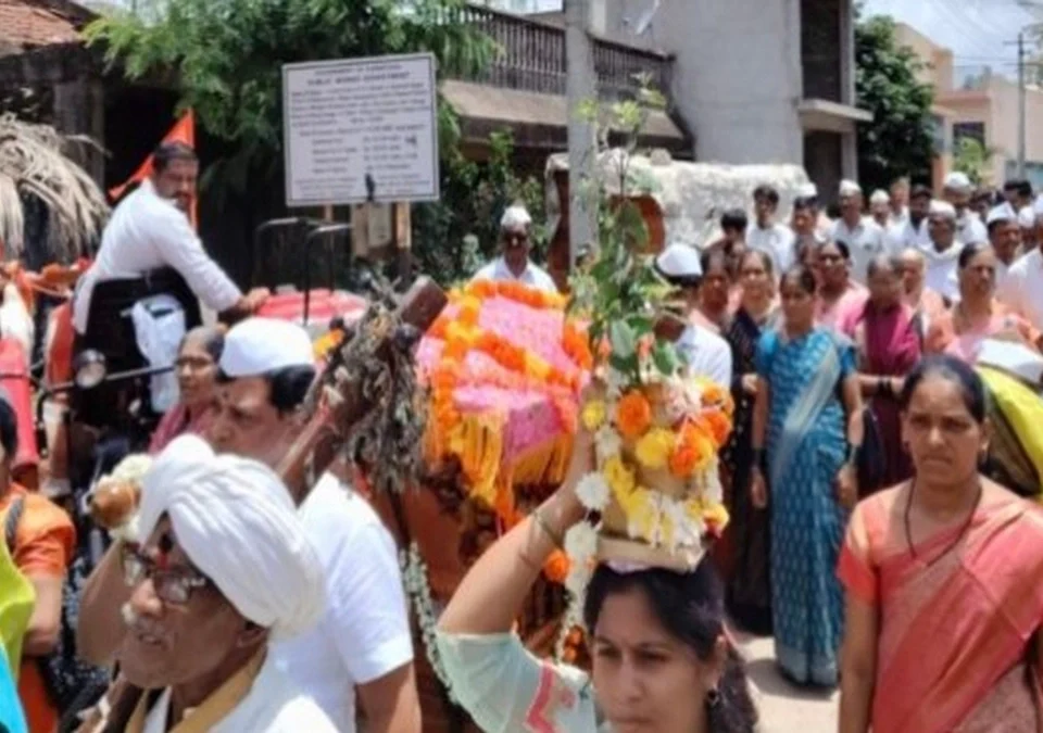 yellur yethil vaishnav sadan ashramachya dindiche pandharpurkade prasthan