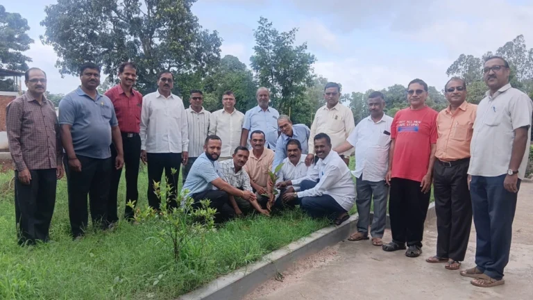 yellurmadhe samaj sarathi sanghataneche vruksharopan