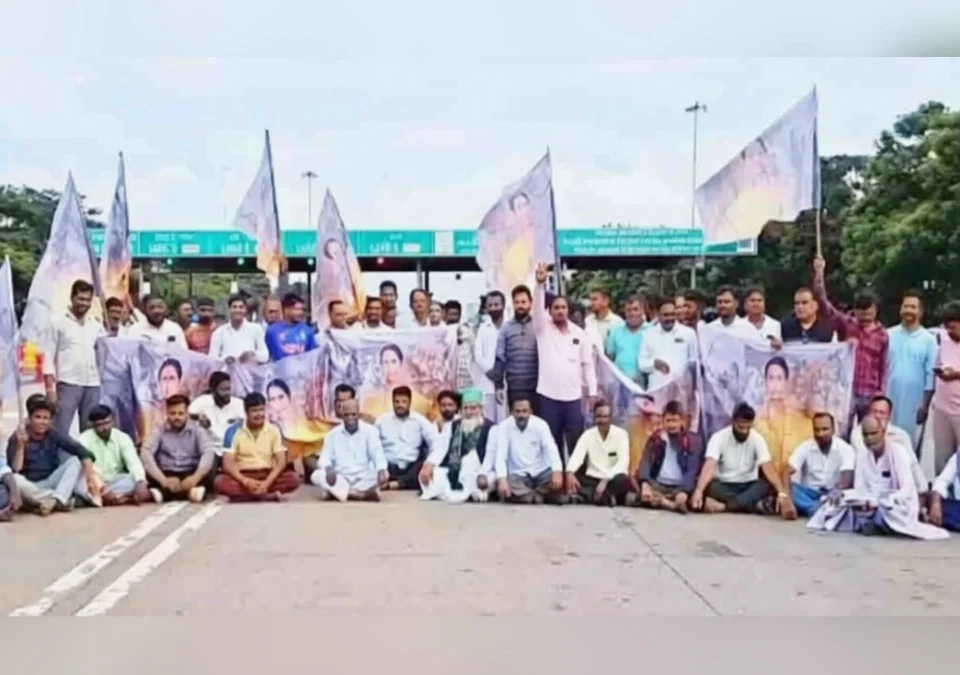 aamdar laxmi hebbalkar yanna mantrimandalat sthan na milalyane samarthak akramak