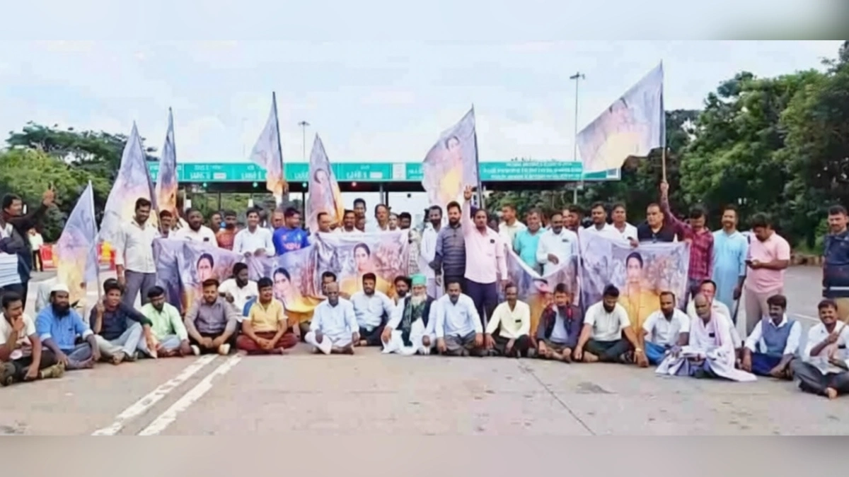 aamdar laxmi hebbalkar yanna mantrimandalat sthan na milalyane samarthak akramak