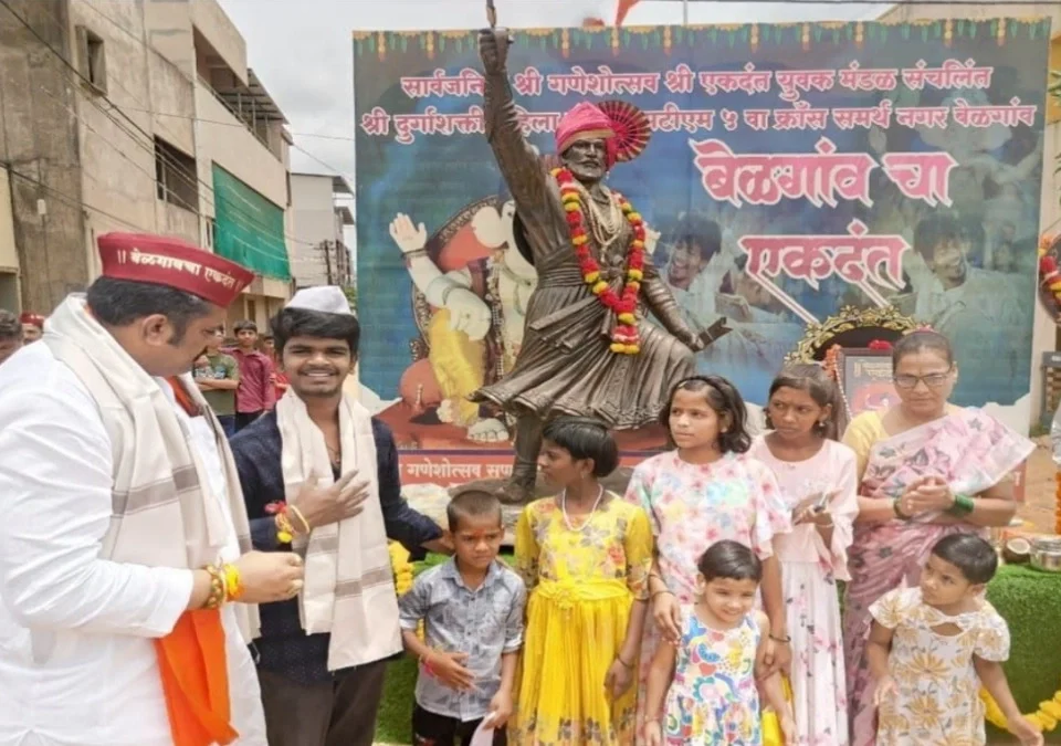 ashramatil mulanchya haste ekdant yuvak mandalachya ganeshotsavachi muhurtamedh