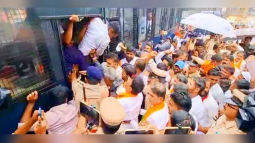 b nagendra yanchya rajinamyachya maganisathi belgaavat bhajapche andolan