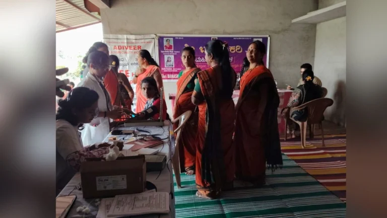 banashankari mahila mandalachya arogya va netra tapasani shibirala utsphurt pratisad