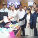 belgaav cantonmentmadhil raste band karnyas nagarikancha virodh