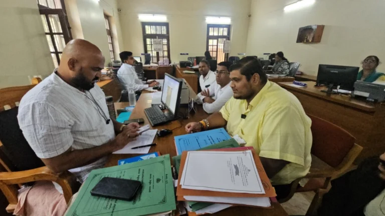 belgaav vibhagatil 831 shikshak bharatit marathi madhyamala davalalyacha aarop