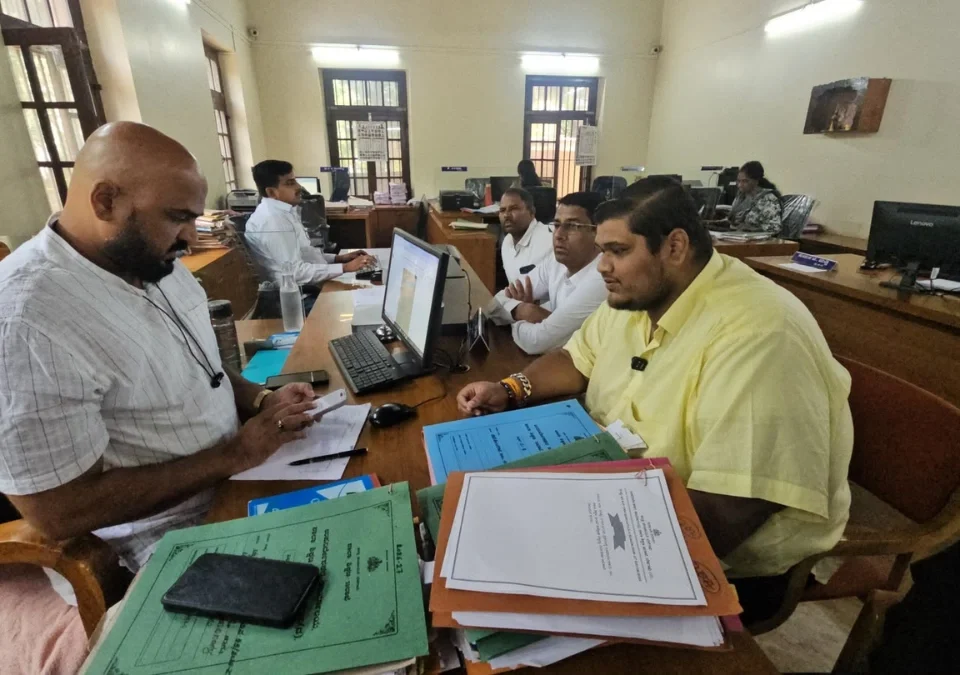 belgaav vibhagatil 831 shikshak bharatit marathi madhyamala davalalyacha aarop
