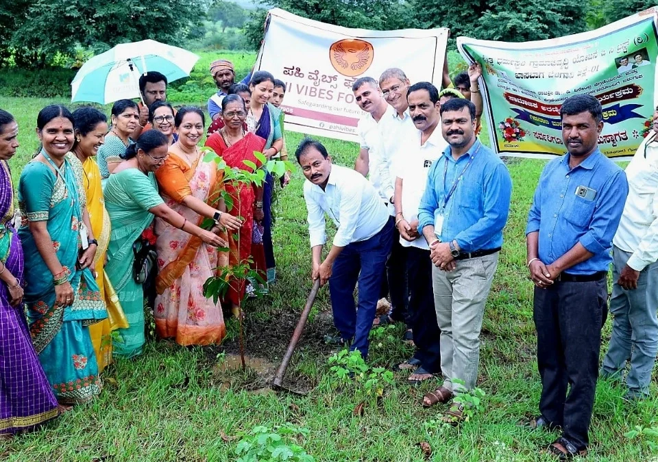 friendship day nimitta pahi vibes foundationcha grow green upakram