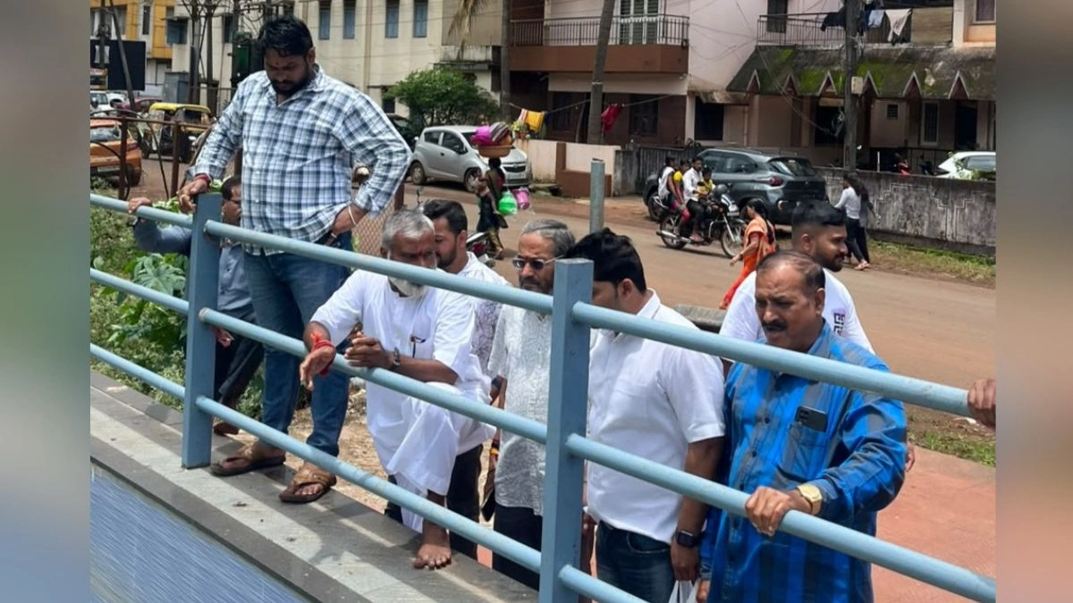 ganeshotsav mahamandalakdun vadgaonmadhil ganesh visarjan talavachi pahani