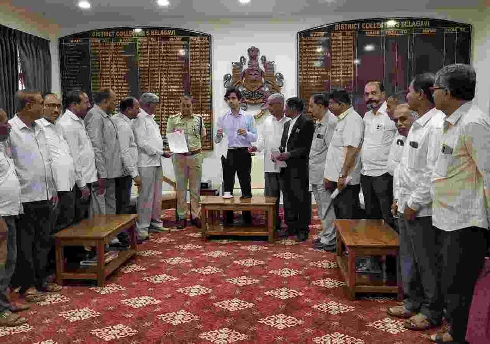 gramin bhagatil rastyanchya duravasthavar taluka m. a. samiti akramak