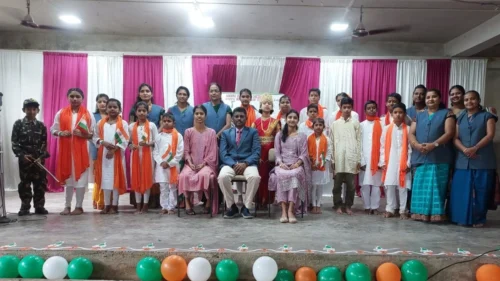 joshis central public school madhe deshbhaktipar geet spardha sampanna