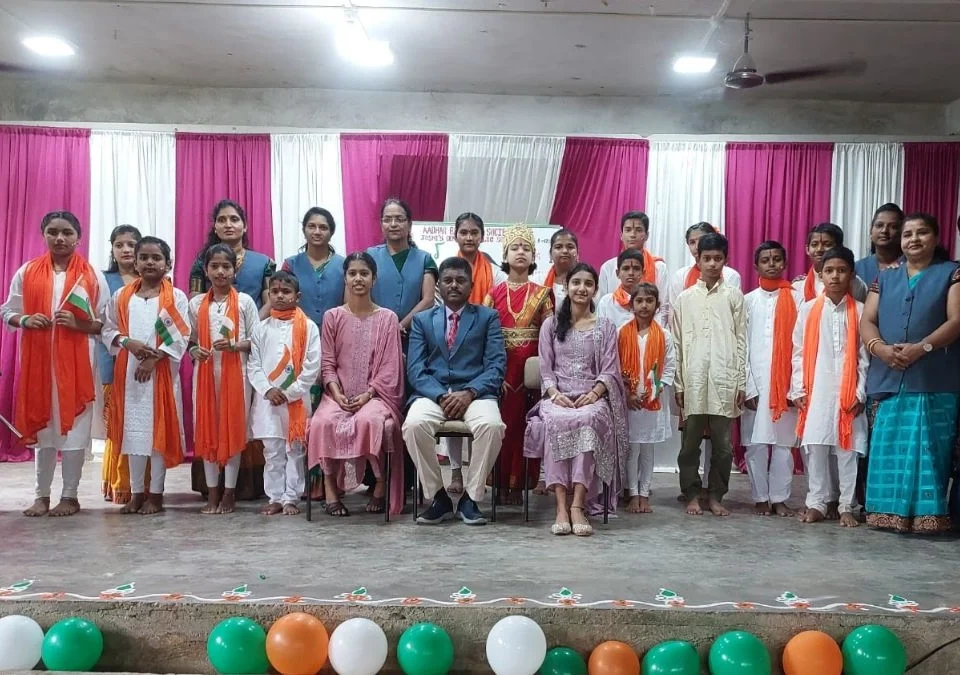joshis central public school madhe deshbhaktipar geet spardha sampanna