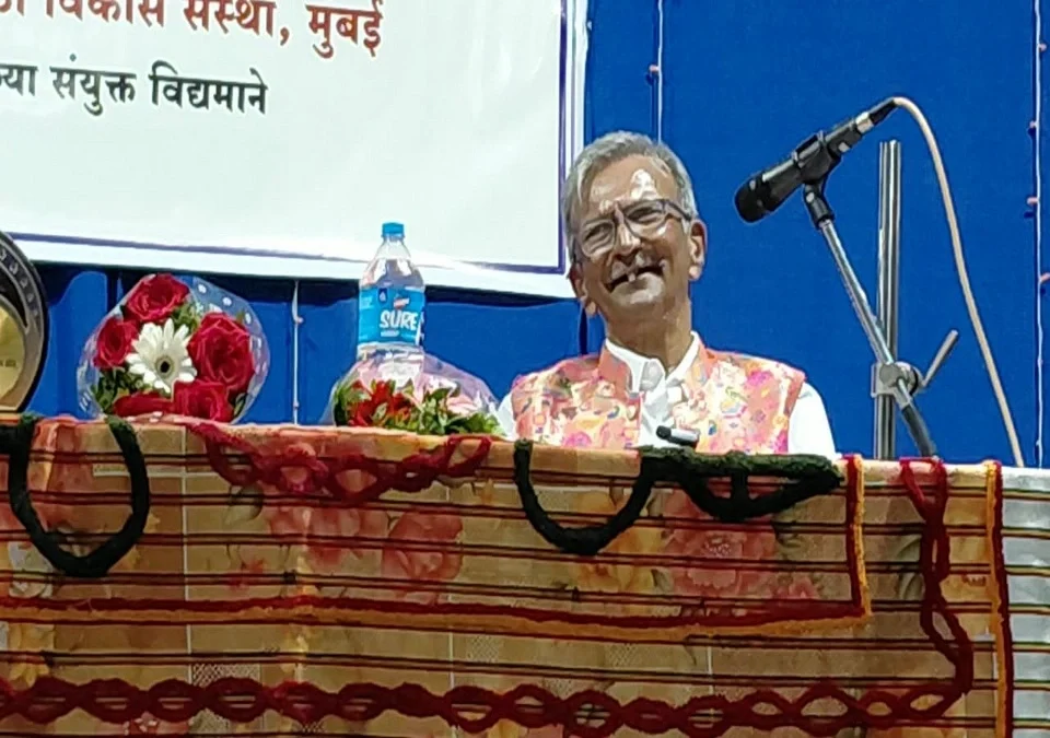 kala ya laglya jeeva kavyavachanane rasikanna antarmukh kele
