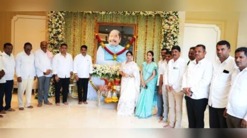 karnatakachya maji mantri lakshmi hebbalkar yanchyakadun divangat dr.d.y.patil yanchya kutumbiyanche santvan