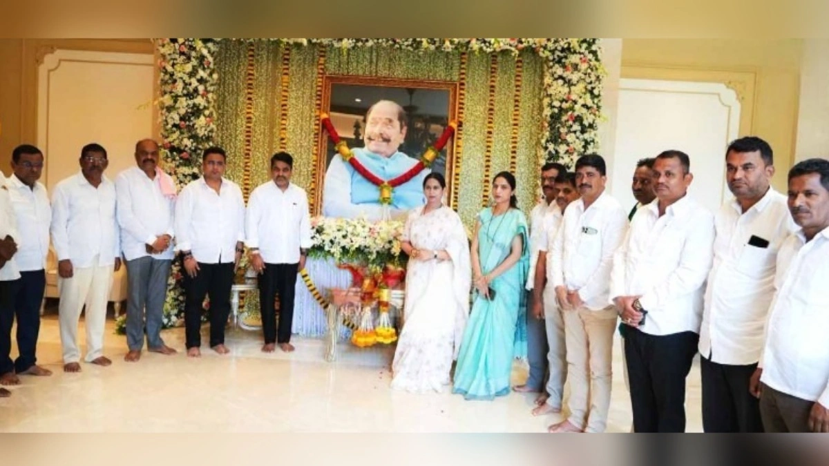karnatakachya maji mantri lakshmi hebbalkar yanchyakadun divangat dr.d.y.patil yanchya kutumbiyanche santvan