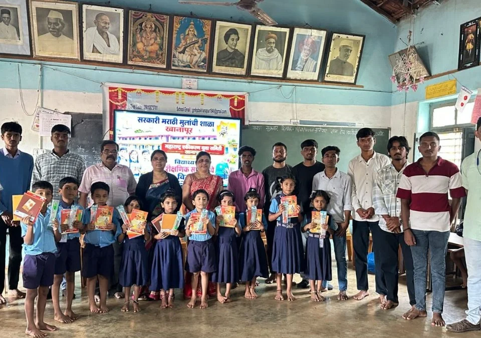 khanapur talukyatil halkarni shivajinagar va chirmurkar galli prathamik marathi shalanmadhe shaikshanik sahitya vitaran