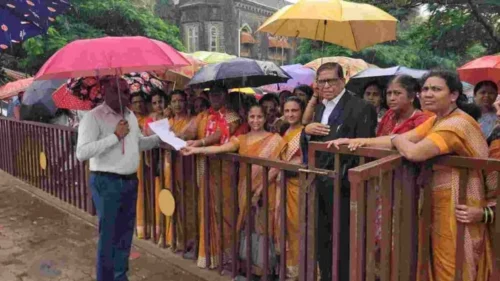 mandhan, pensionsah vividh magnyansathi anganwadi sevikanche bhar pavasat andolan