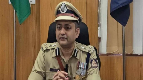 police aayuktanchya badalila tatpurti sthagitee