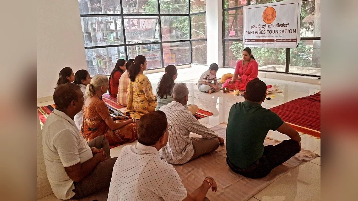 samuhik upachar va dhyan satratun shantetecha anubhav