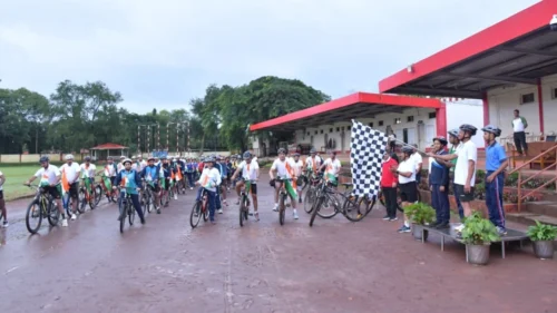 swatantryadinachya parshvabhumivar belgaavat tiranga on wheels cycle rally