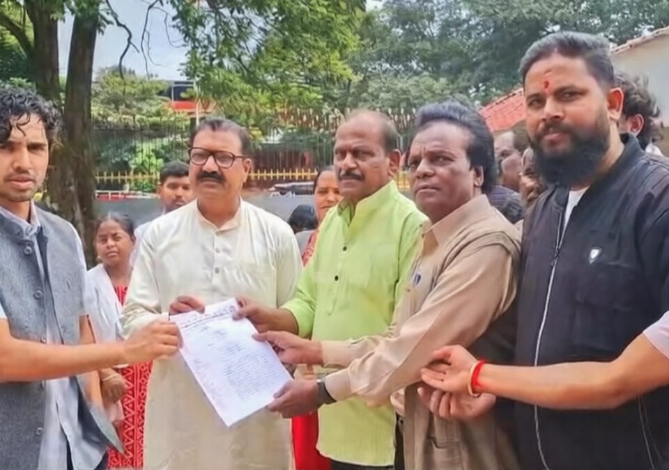 vividh magnyansathi safai karmacharyanche jilhadhikaryanna nivedan
