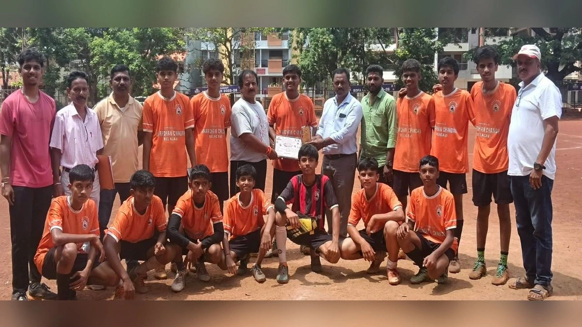 belgaav shahar talukastariya football spardhet sant meera shalela vijetepad
