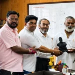belgaavche navin police aayukt prakash nikam yanche madhyavarti ganeshotsav mahamandalakadun swagat
