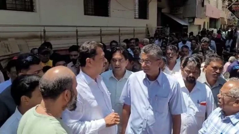 chavhat galli agnikandatil piditanna tatdichi madat denar