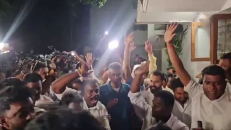 edchi karvai sampatach satish jarkiholi yanchya nivasasthanasamor samarthakancha jallosh