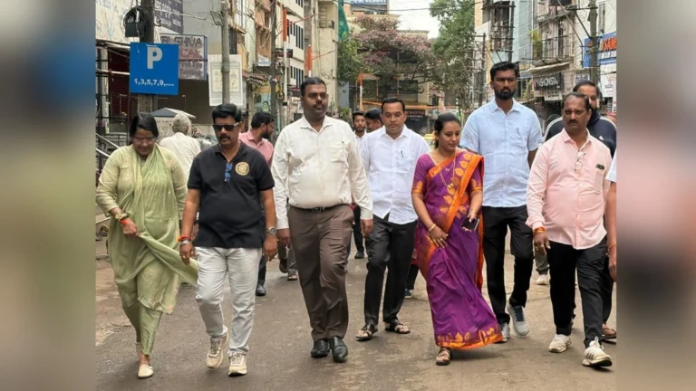 ganeshotsavachya parshvabhumivar mahapaur aani manpa aayuktankadun kamanchha aadhava