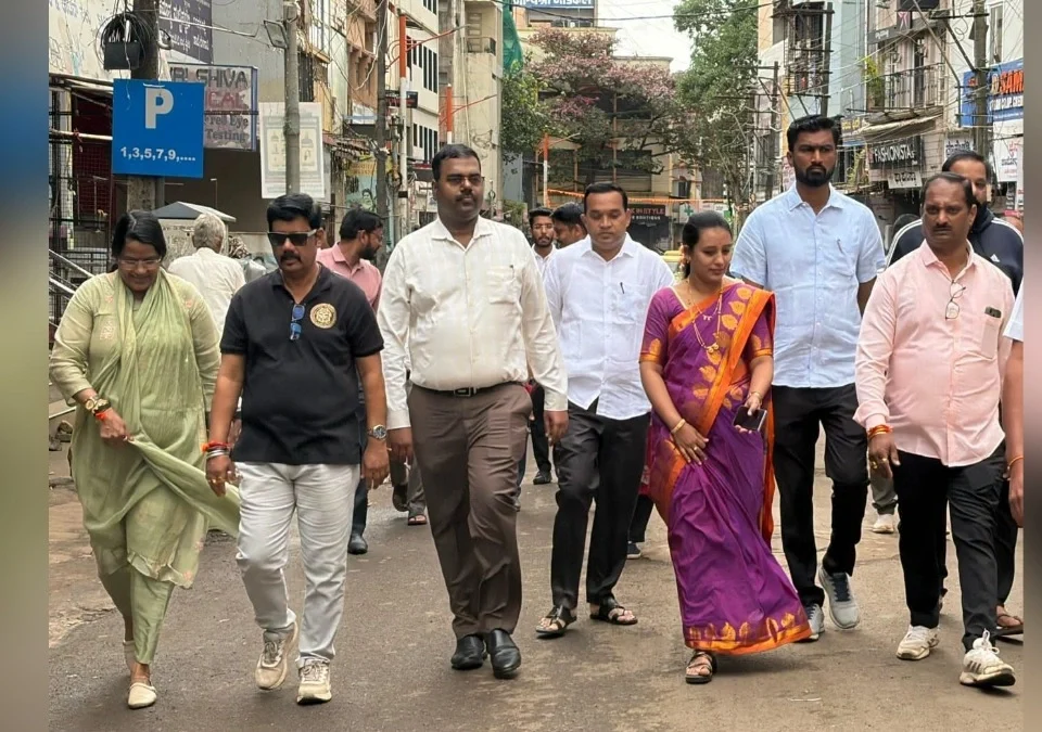 ganeshotsavachya parshvabhumivar mahapaur aani manpa aayuktankadun kamanchha aadhava