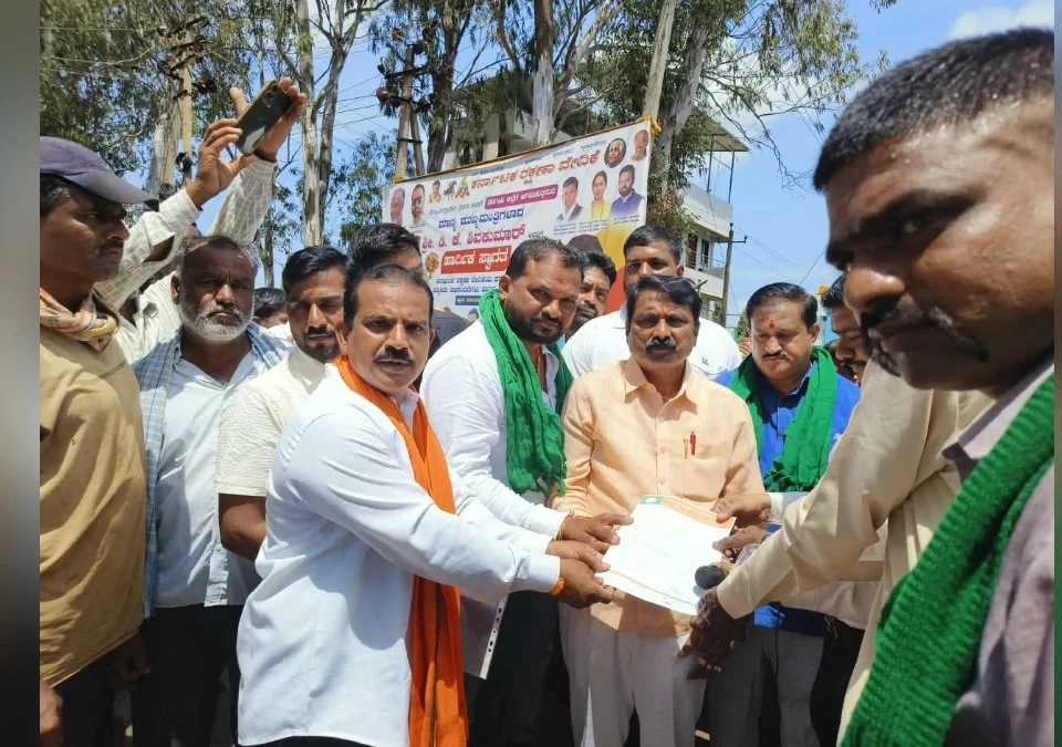 hescomchya aniyamit vijpuravathyavirodhat bhajapcha morcha
