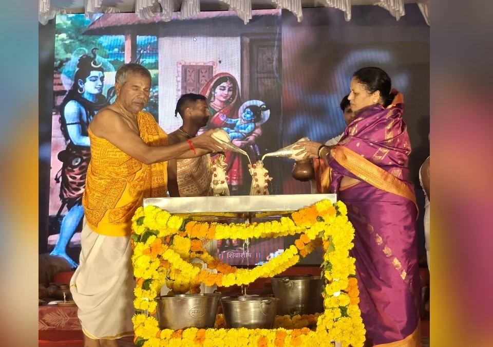 iskon madhye janmashtami utsahat sajri