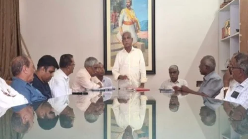 madhyavarti m. a. samitichya baithakit tilari, mhadai panishayansah marathi shalancha sanrakshanavar charcha