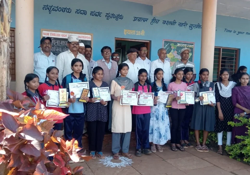 mahatma gandhi sansthetarfe nibandh lekhan spardha utsahat sampanna