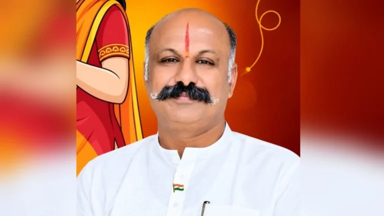 mantri satish jarkiholi yanche nikatvartiy dr. girish sonwalkar yanchya nivasasthanavarahi edcha chhapa