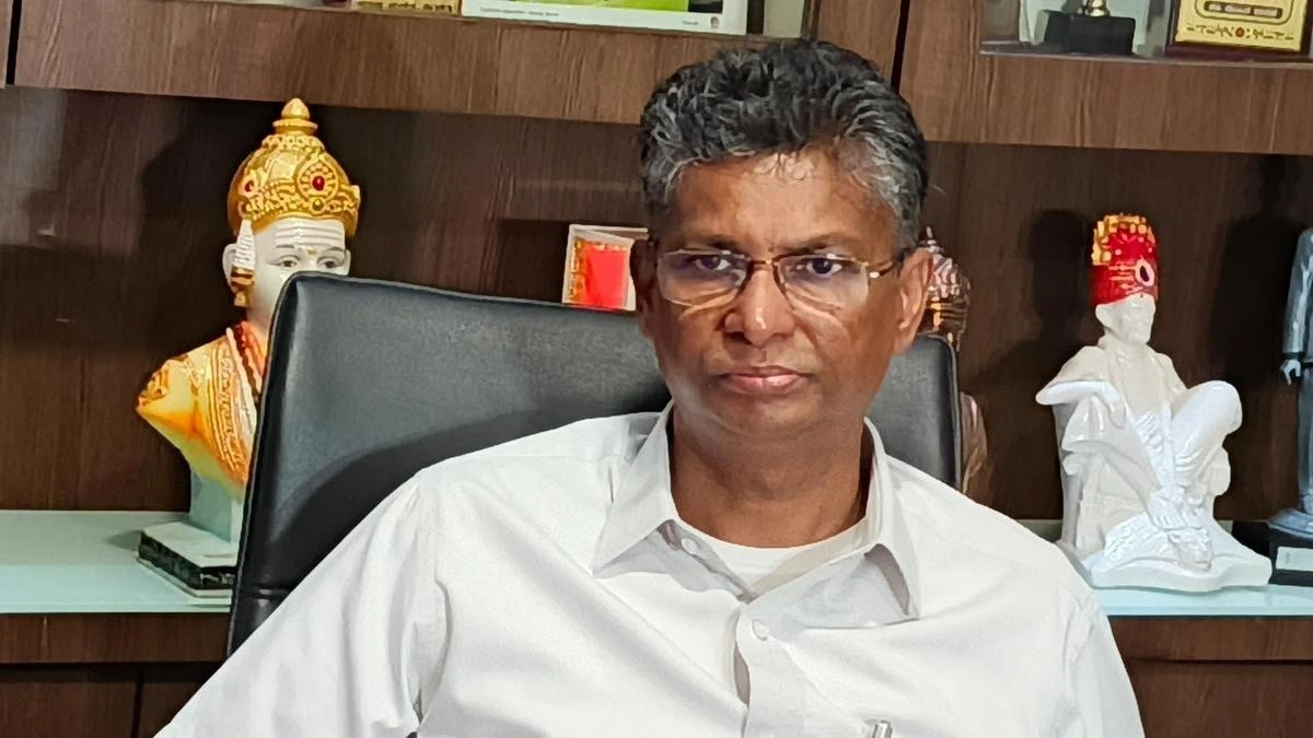 mantri satish jarkiholi yanchya nivasasthani edcha chhapa