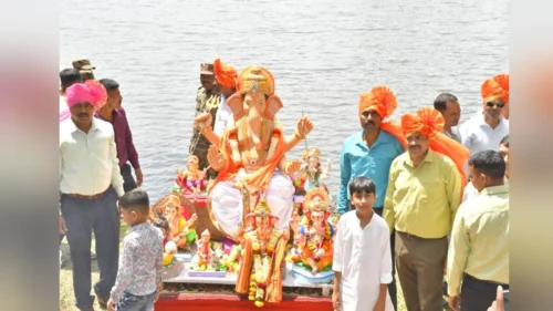maratha light infantrychya ganeshache paramparik paddhatine visarjan