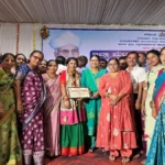 mukhyaadhyapika sau.nirmala gurav yanna jilha aadarsh shikshak puraskarane sanmanit