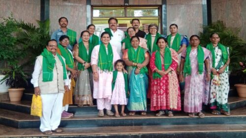 navkarnatak shetkari sanghatanechi mahila karyakarini jahir