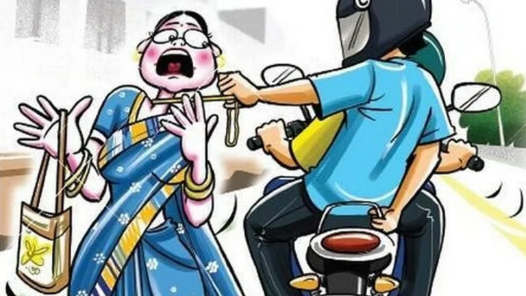 police aslyache bhasavun vruddheche 2 lakh 10-hajaranche dagine lampas