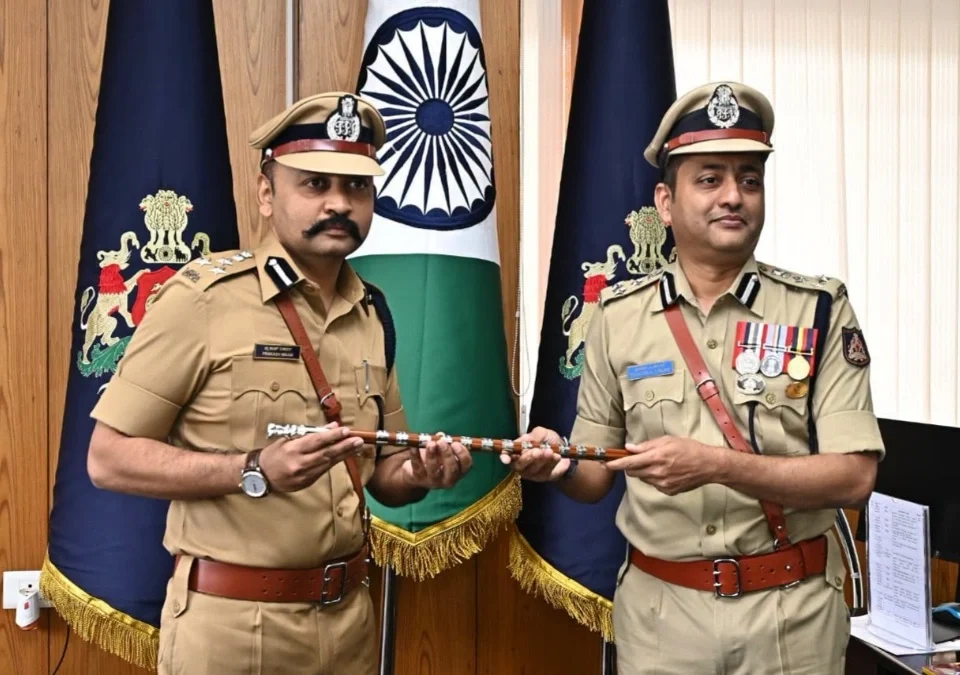 prakash nikam yanni sweekarla belgaav police aayuktpadacha padbhar