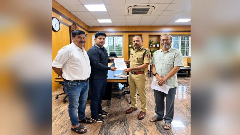 shahapurachya bal ganesh mandalatarfe police aayukt prakash nikam yanna ganeshotsavache nimantran