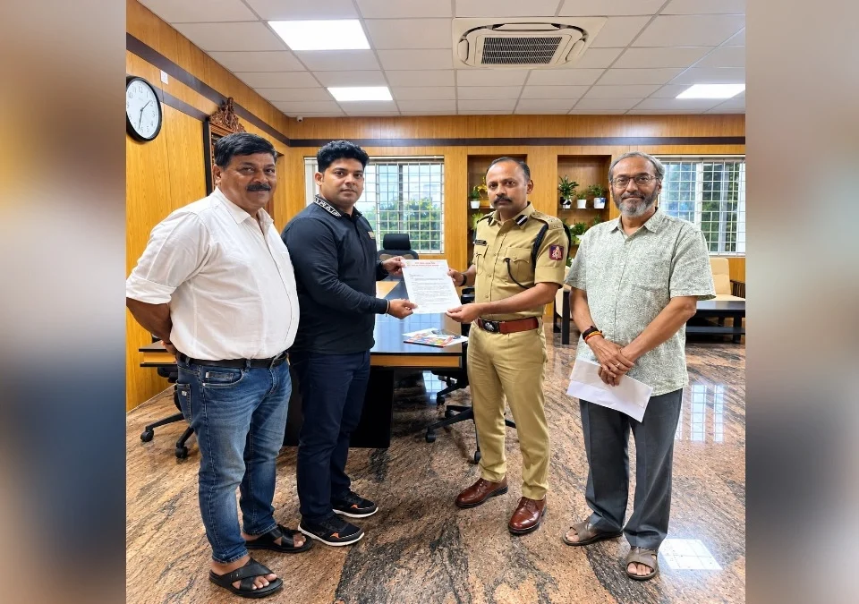 shahapurachya bal ganesh mandalatarfe police aayukt prakash nikam yanna ganeshotsavache nimantran