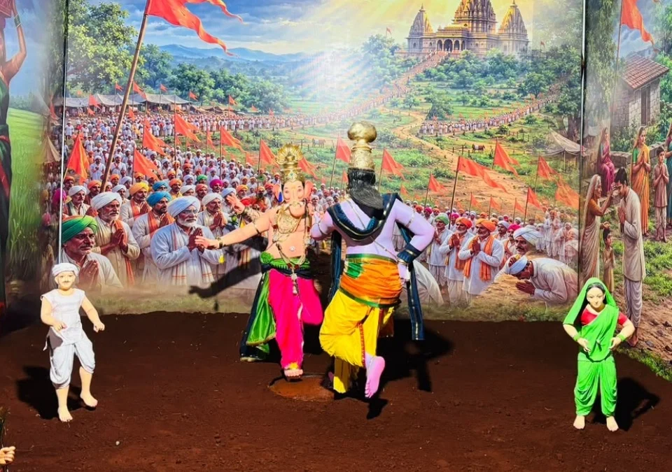 sulga (h.) brahmaling galli yethe wari sohalyacha bhaktimay halta dekhava