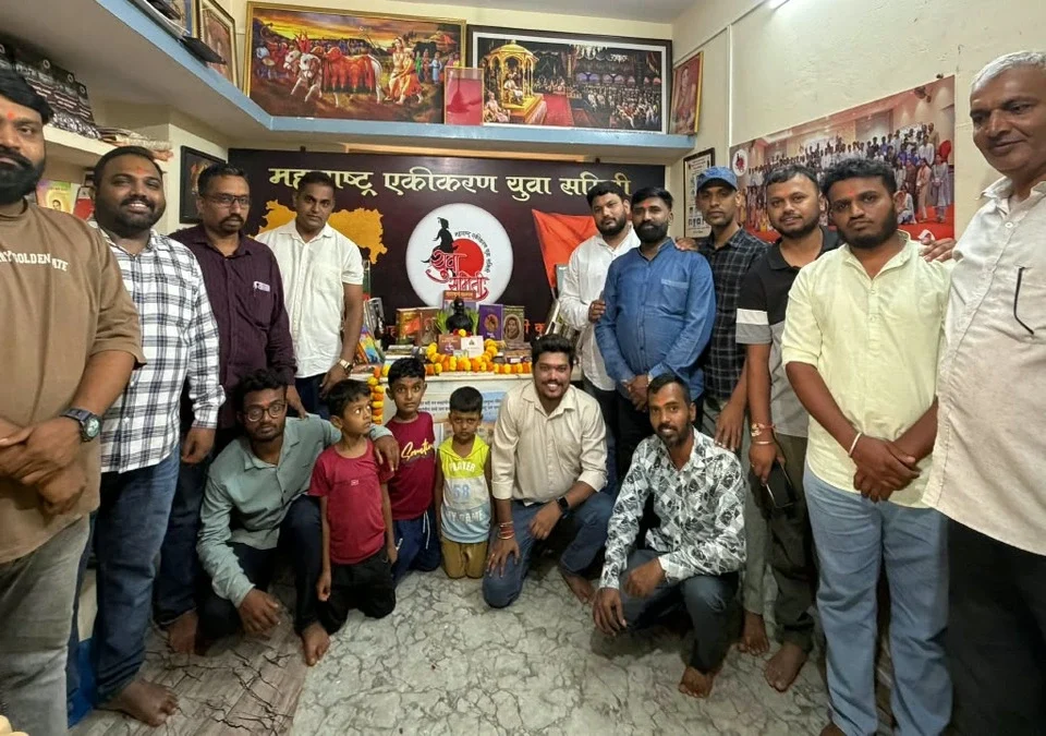 aamha ghari dhan shabdanich ratne ; maharashtra ekikaran yuva samitichya granthalayacha shubharambh